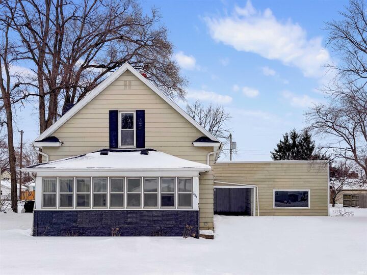 1434 E 4th Street  Mishawaka IN 46544-2927 photo