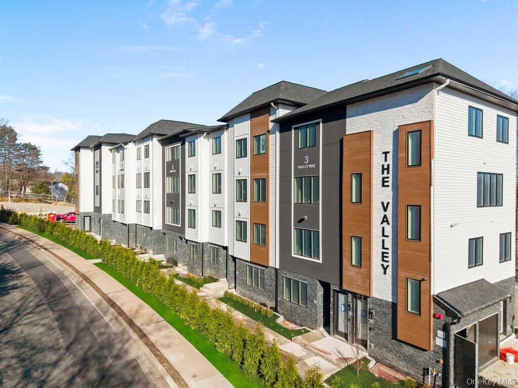 Property Photo:  5 Valley Way 320  NY 10977 