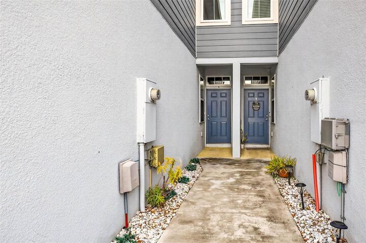 Property Photo: 2140 Laceflower Drive FL 33510