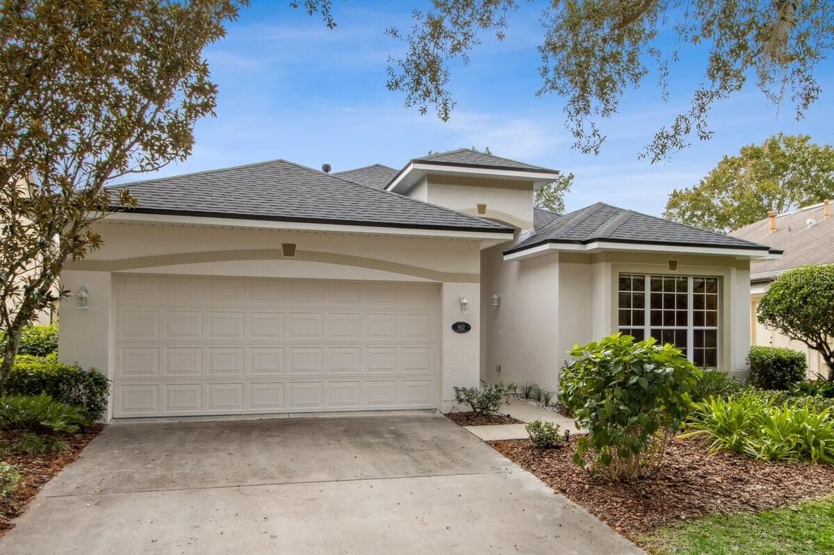 Property Photo: 902 Heron Point Circle FL 32724