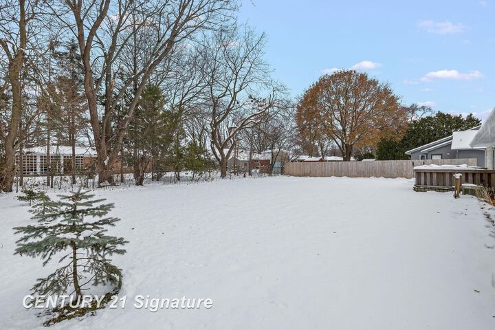 Property Photo:  1430 Dover Place  MI 48638 