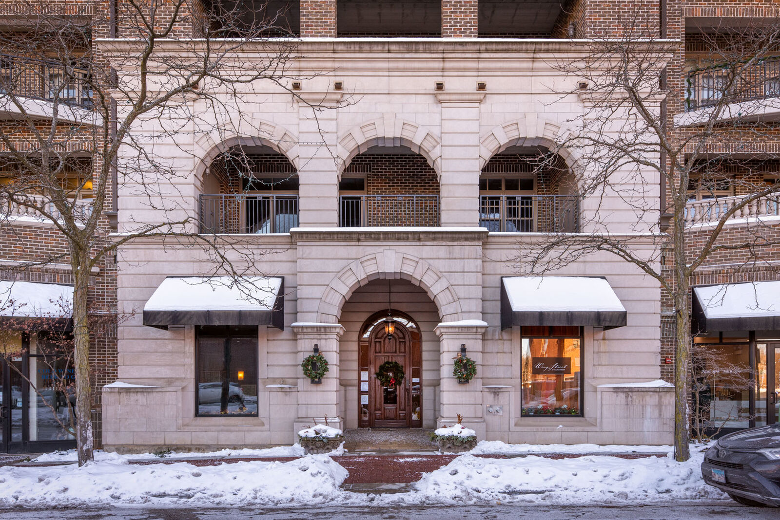 Property Photo:  151 W Wing Street 301  IL 60005 