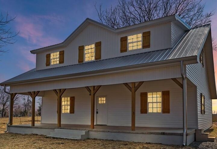 Property Photo:  607 Old Columbia Rd  TN 37180 