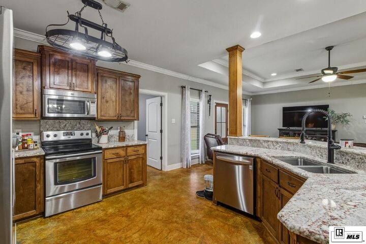 Property Photo: 945 Highway 3033 LA 71292