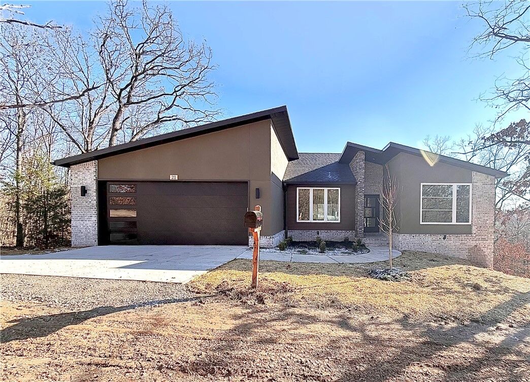 Property Photo:  21 Shefford Lane  AR 72714 