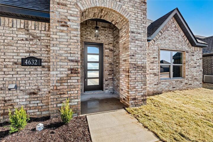 Property Photo:  4632 W Triangle Street  AR 72704 