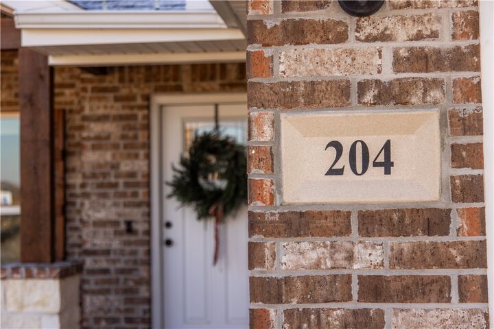 Property Photo:  204 Oak Avenue  AR 72734 