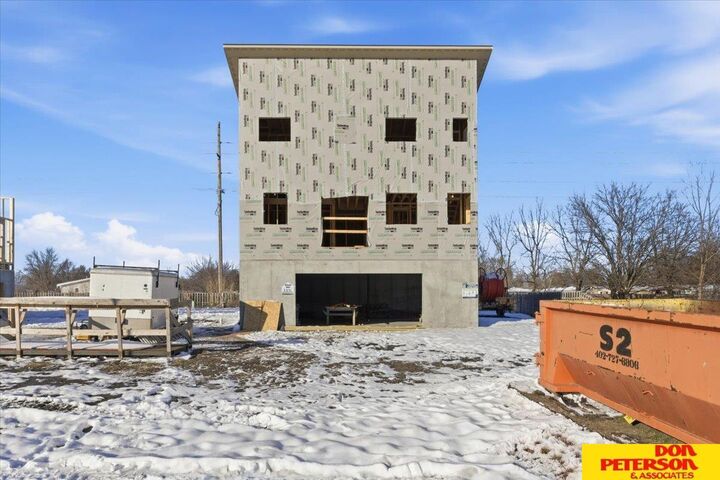 Property Photo:  500 Hidden Meadows Drive  NE 68025 