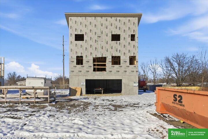 Property Photo:  500 Hidden Meadows Drive  NE 68025 