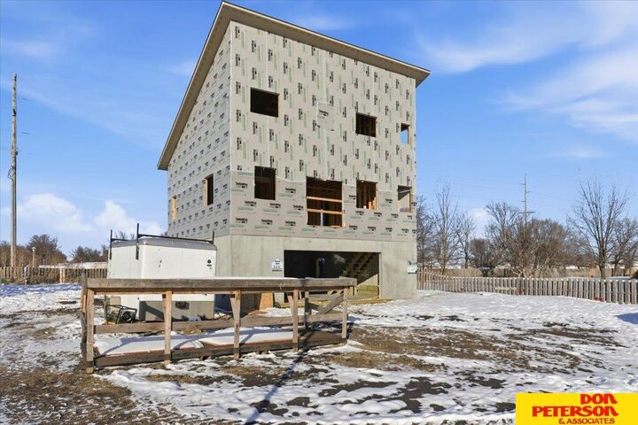 Property Photo:  506 Hidden Meadows Drive  NE 68025 