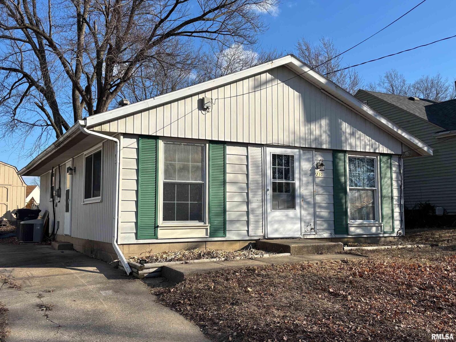 Property Photo:  210 Reservoir Road  IL 61554 