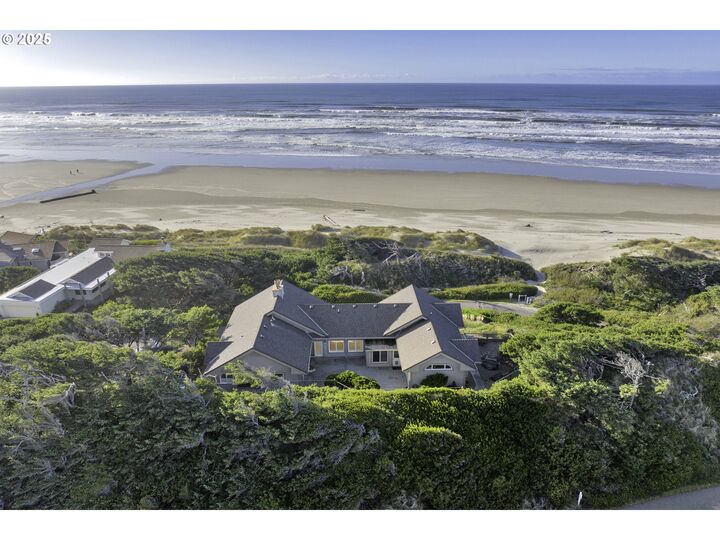 Property Photo: 88765 Shoreline Loop OR 97439