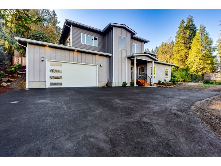 Property Photo: 2240 W 25th Pl OR 97405