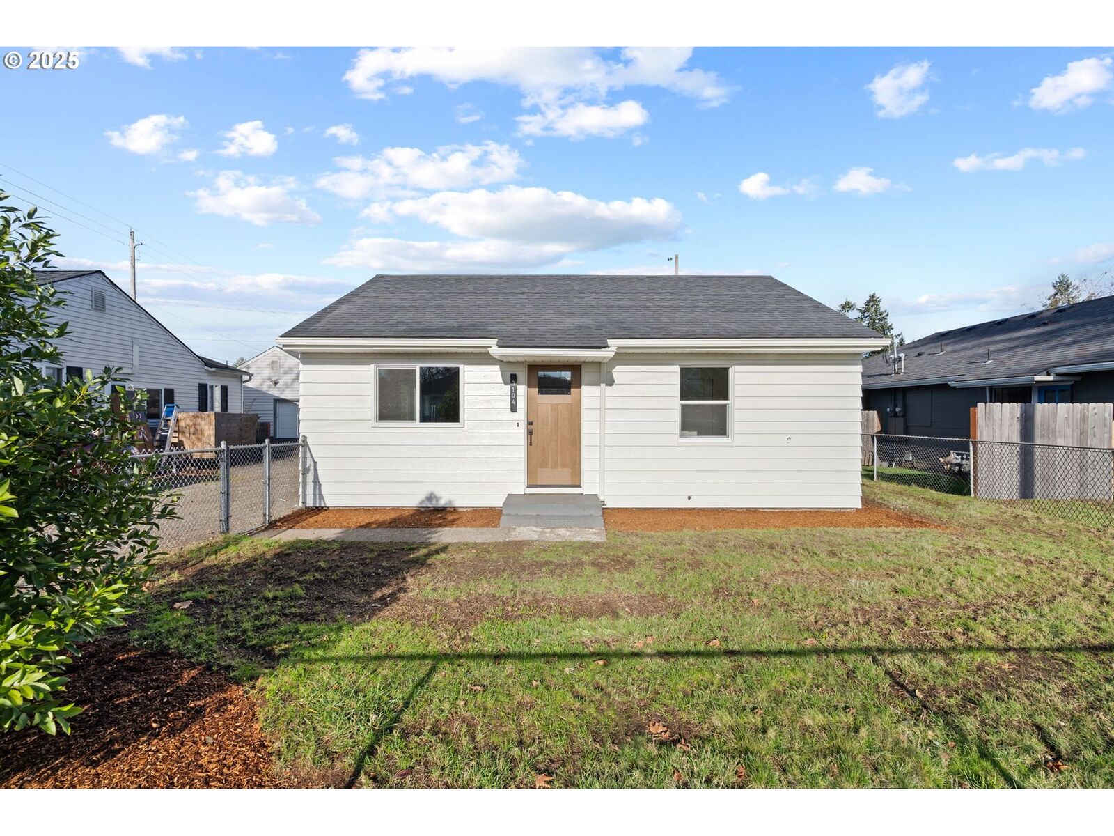 Property Photo: 3104 E 24th St WA 98661