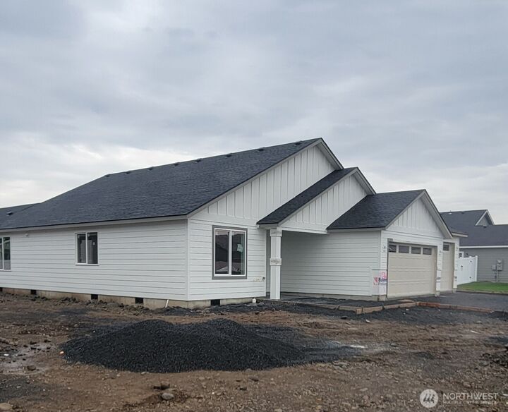 Property Photo:  1154  8th Avenue NE  WA 98823 