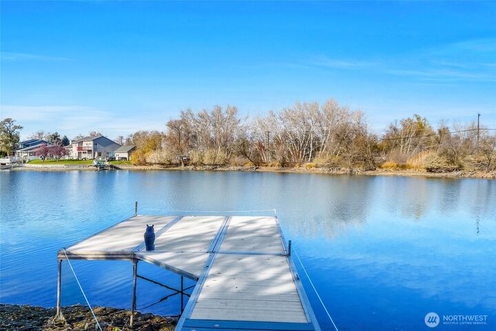 Property Photo:  506 S Sandalwood Place  WA 98837 