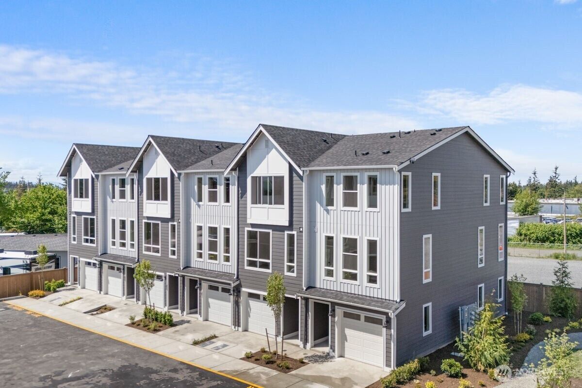 Property Photo:  15726  40th Avenue W A3  WA 98087 