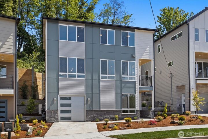 Property Photo:  4572  22nd Avenue SW  WA 98106 