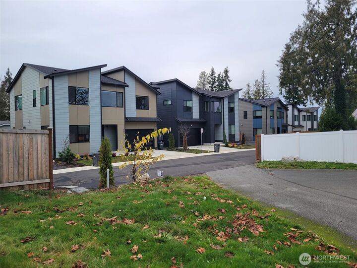 Property Photo:  13327  Beverly Park Road  WA 98087 