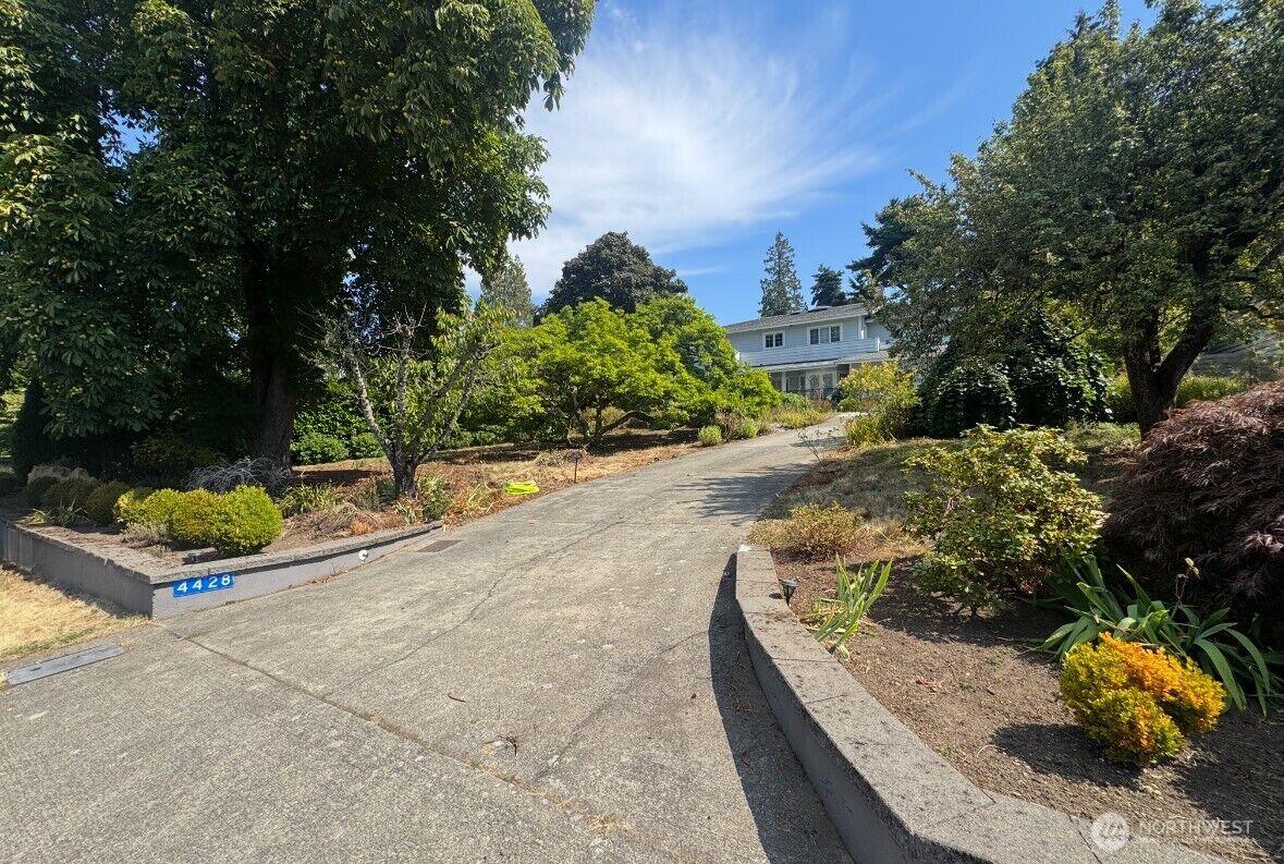 Property Photo: 4428 92nd Avenue NE WA 98004