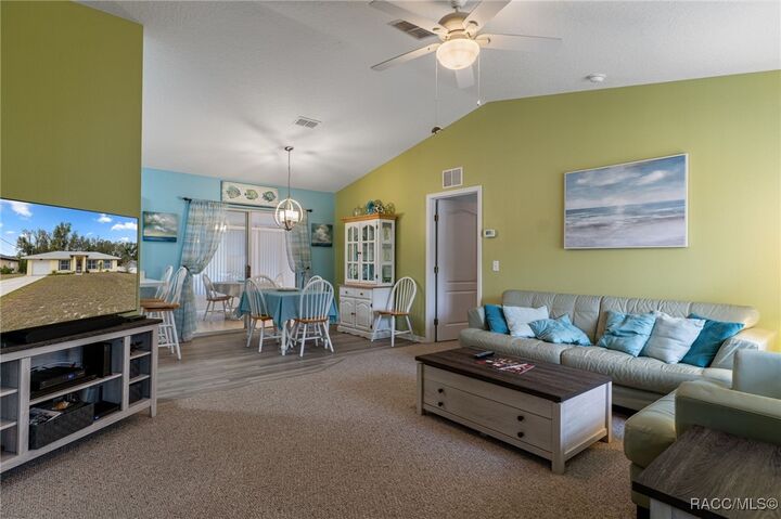 Property Photo: 916 Yale Lane FL 34452