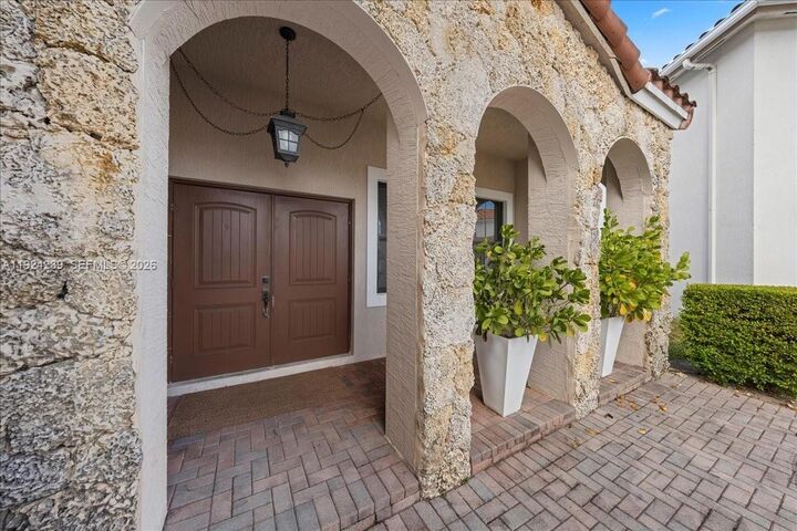 Property Photo:  984 NW 104th Ave  FL 33172 