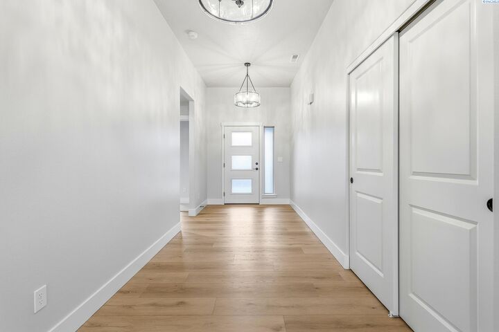 Property Photo:  2834 S Penn St  WA 99338 