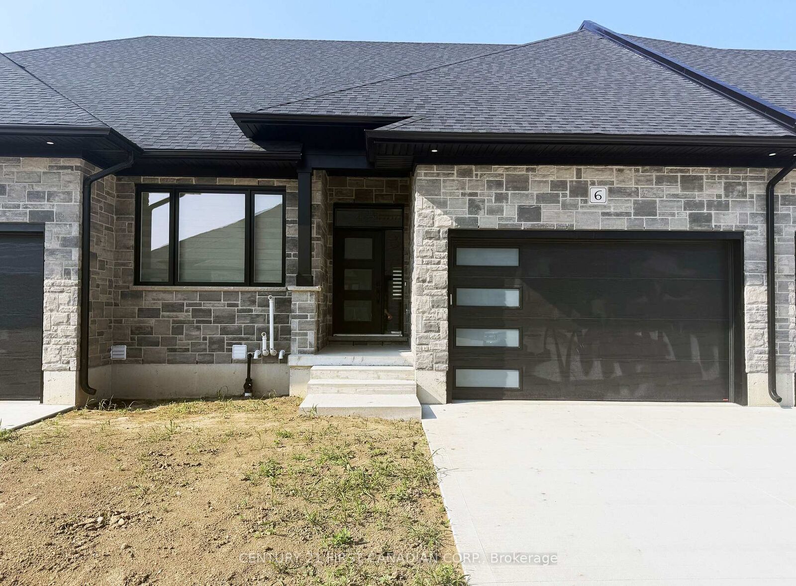 Photo de la propriété:  32 Postma Street 6  ON N0M 1A0 