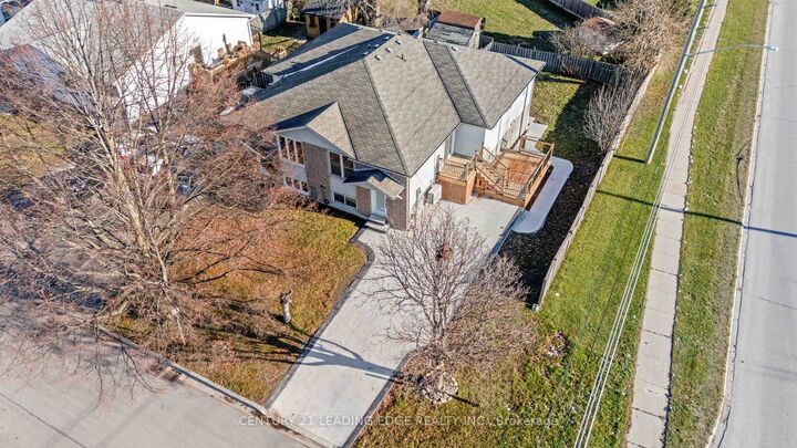 Photo de la propriété: 1 Lockhart Gate ON L1C 4K9