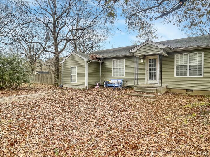 Property Photo: 1304 Summit Street OK 74403