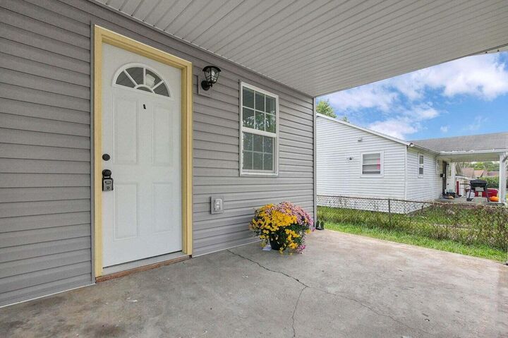 Property Photo:  15 E Stewart Avenue  OH 43140 