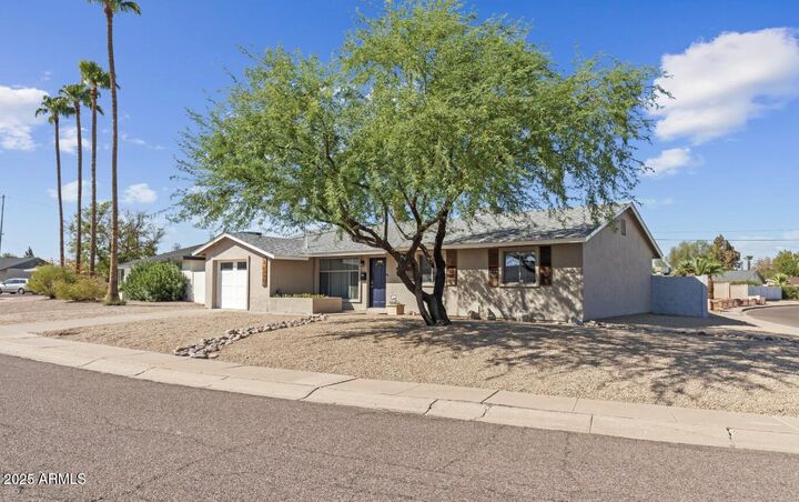 Property Photo: 8638 E Palm Lane AZ 85257