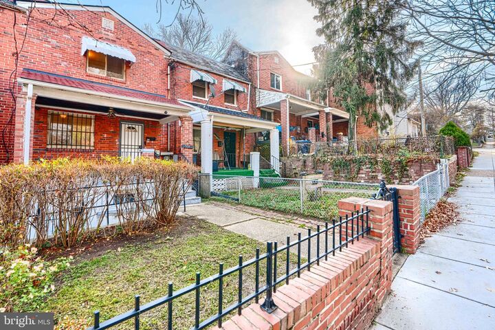 Property Photo:  537 42nd Street NE  DC 20019 