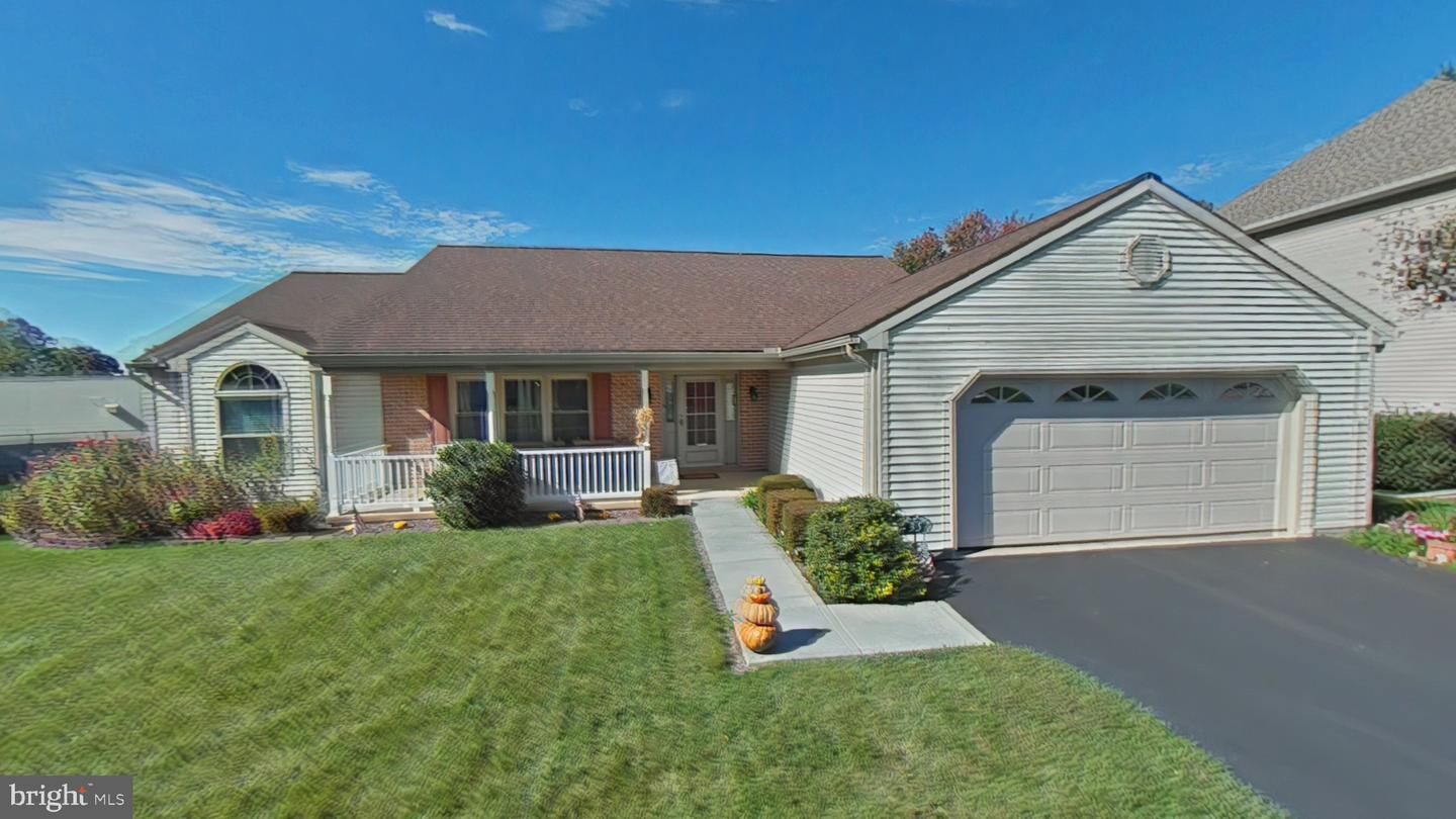 Property Photo:  35 Duffield Drive  PA 17543 