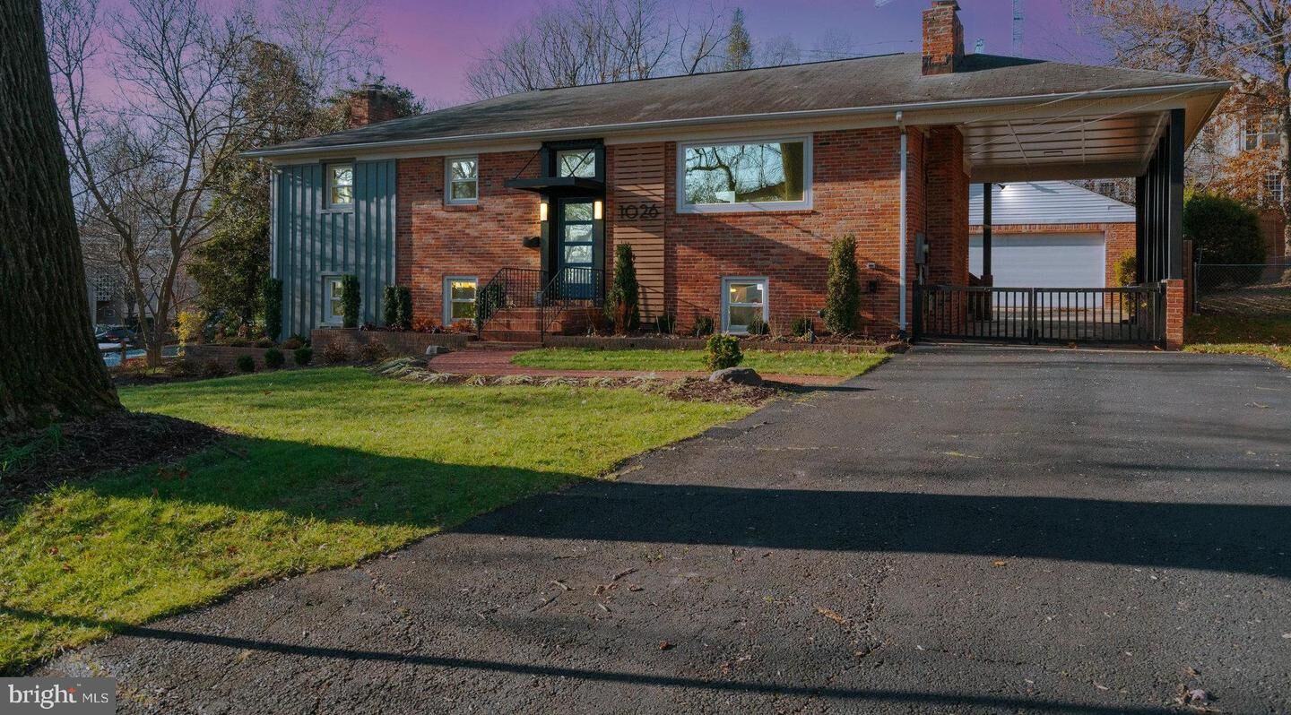 Property Photo:  1026 Birch Street  VA 22046 