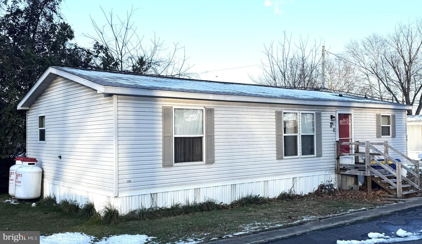 Property Photo:  44 Sarasota Circle  PA 17015 