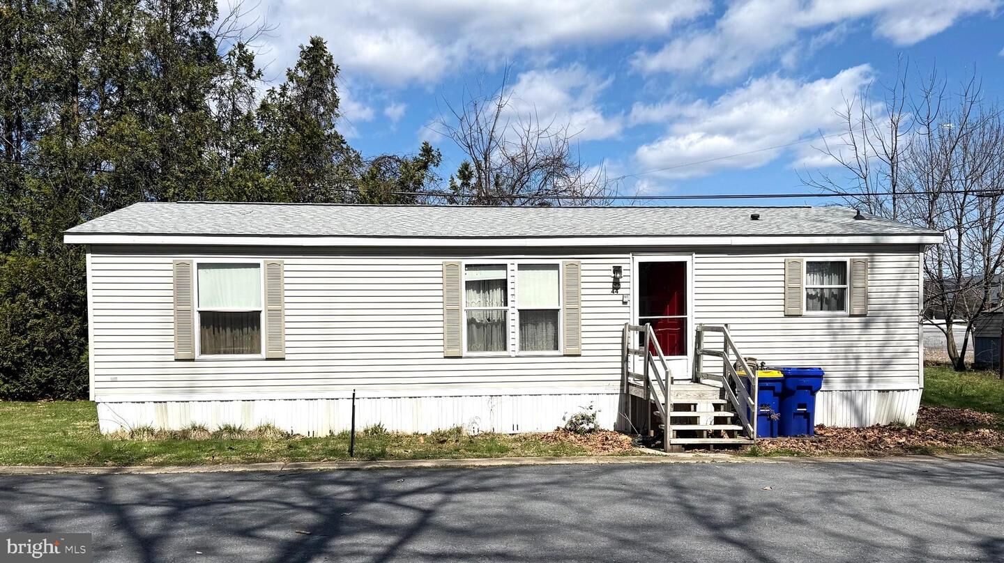 Property Photo:  44 Sarasota Circle  PA 17015 