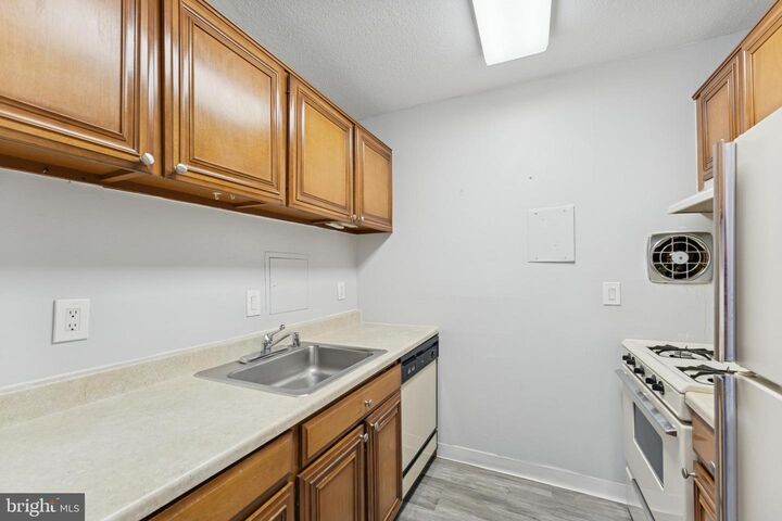 Property Photo:  6100 Westchester Park Drive 520  MD 20740 