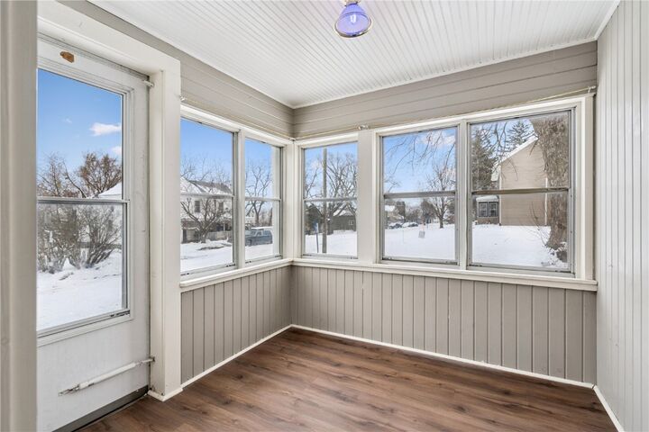 Property Photo:  102 Broadyway Street  IA 52358 