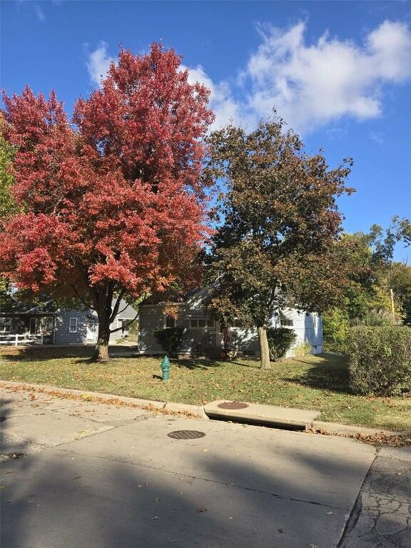 Property Photo: 1200 33rd Street SE IA 52403