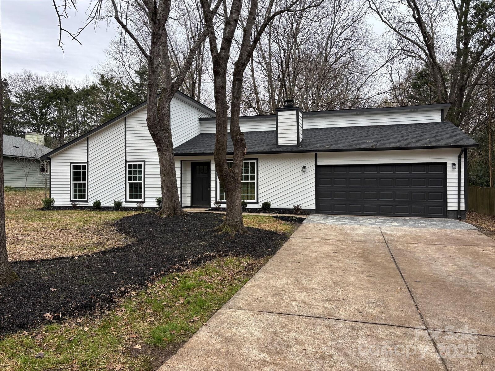 Property Photo: 7401 Sheffingdell Drive NC 28226