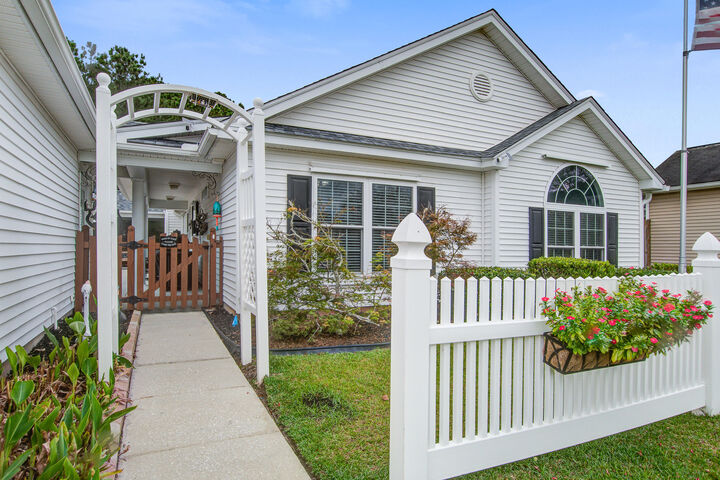 Property Photo: 102 Wyndham Drive SC 29485
