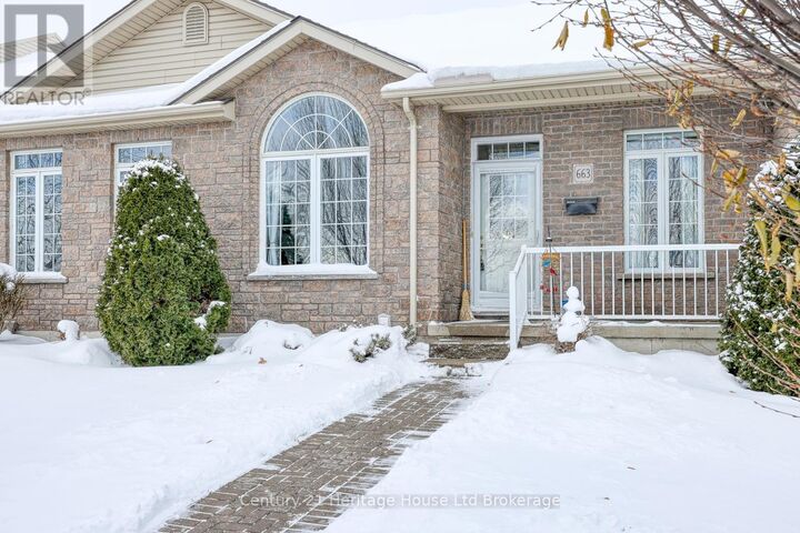 Photo de la propriété: 663 Southwood Way 4 ON N4S 9A6
