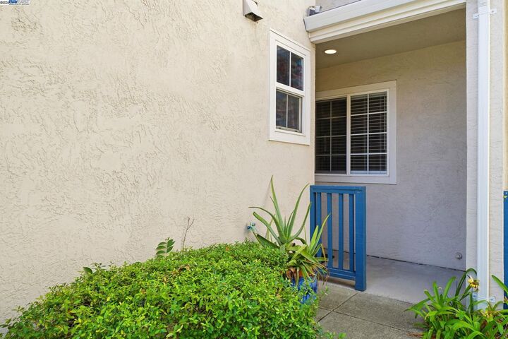 Property Photo: 10856 Glengarry Lane CA 94568