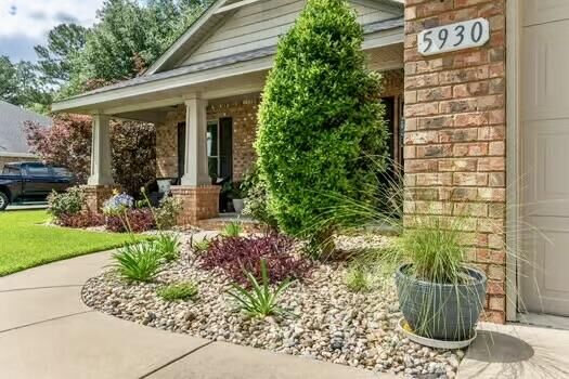 Property Photo:  5930 Wind Trace Road  FL 32536 