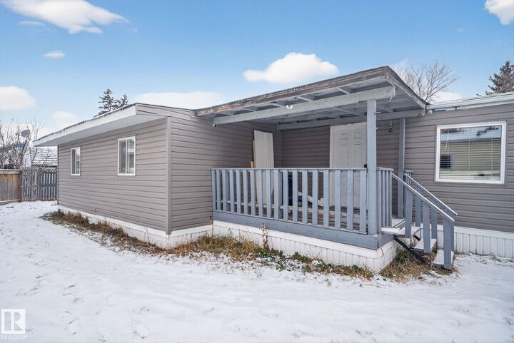 Property Photo:  543 Evergreen St NW  AB T5Y 4M2 