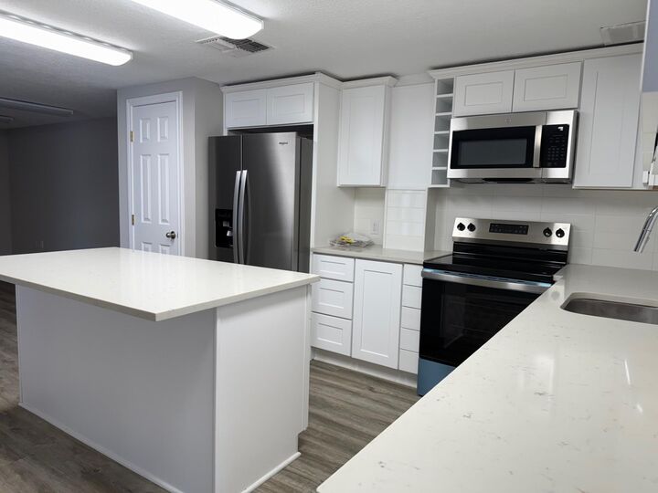 Property Photo: 400 W Texas Avenue 6 TX 77520