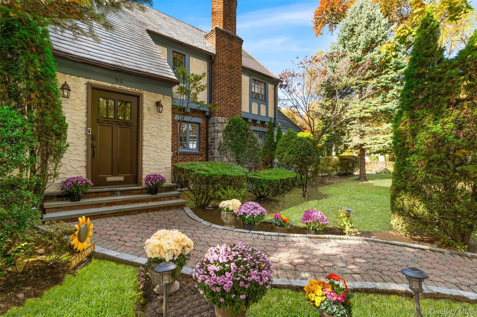 Property Photo: 94 Parkway E NY 10552