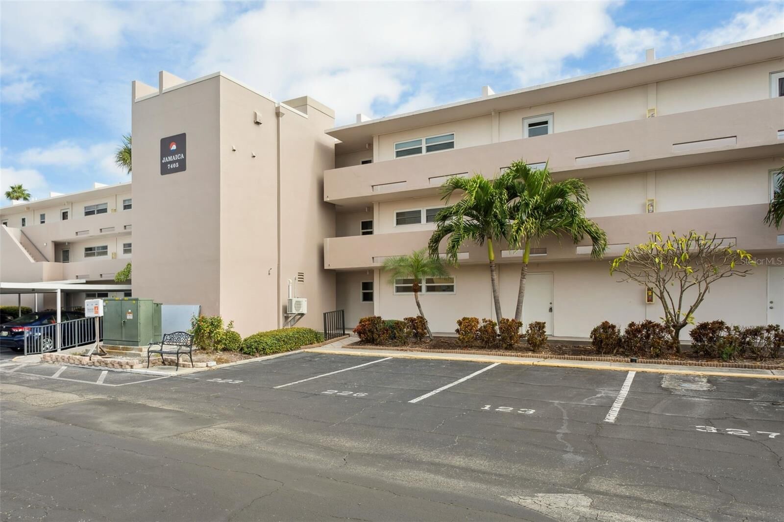 Property Photo:  7405 Bay Island Drive S 123  FL 33707 