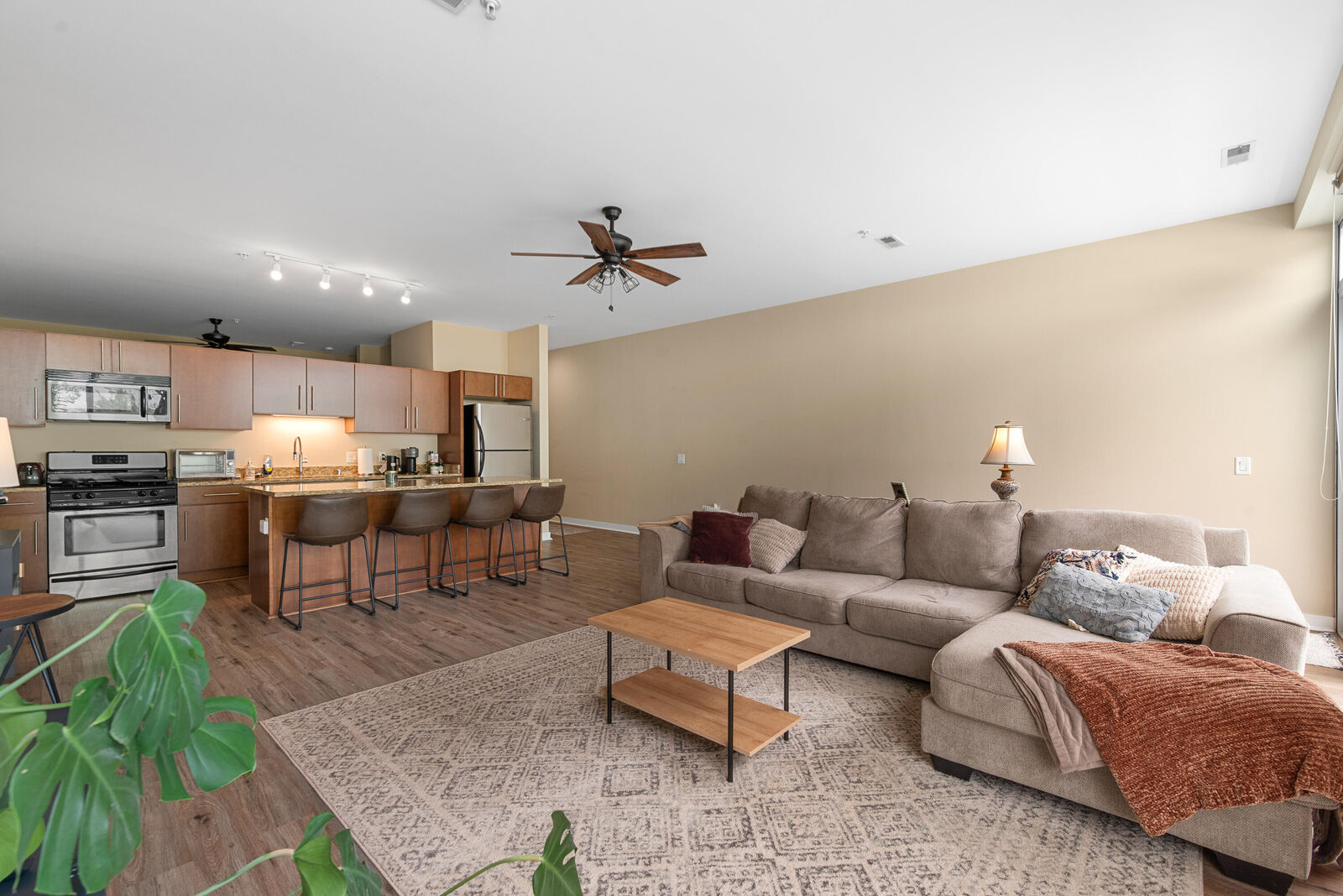 Property Photo: 1902 N Commerce St 102 WI 53212